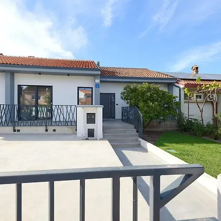 In Pula With Swimming Pool Villa *