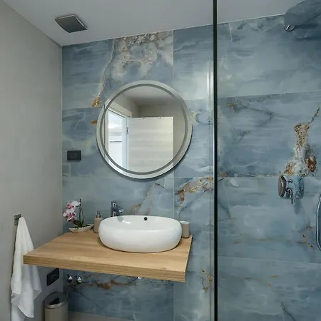 Вилла In With Swimming Pool Пула