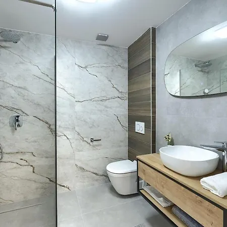 Вилла In With Swimming Pool *