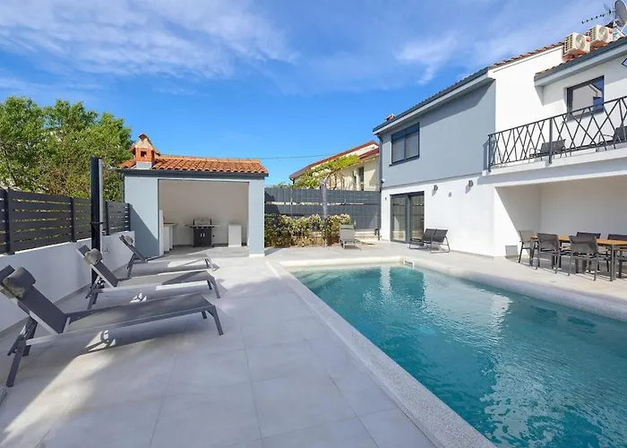 In Pula With Swimming Pool *