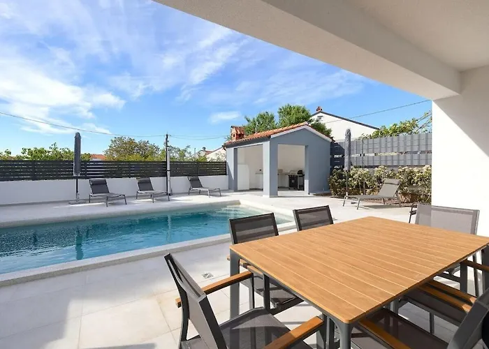 In With Swimming Pool