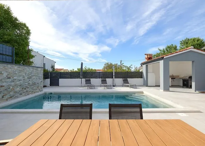 In Pula With Swimming Pool *