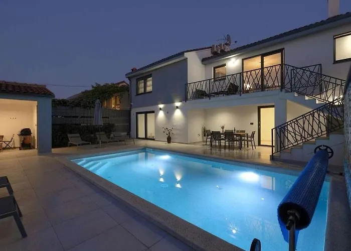 In Pula With Swimming Pool Pula