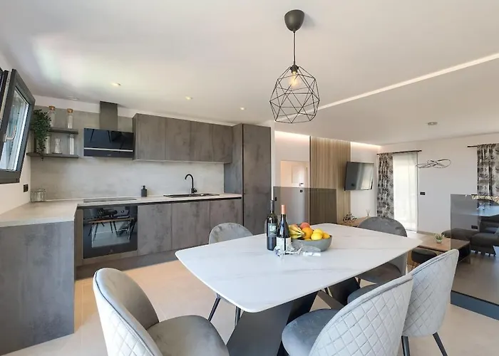 In Pula With Swimming Pool Villa