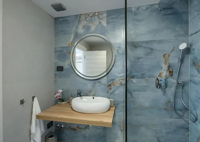 Vila In With Swimming Pool Pula