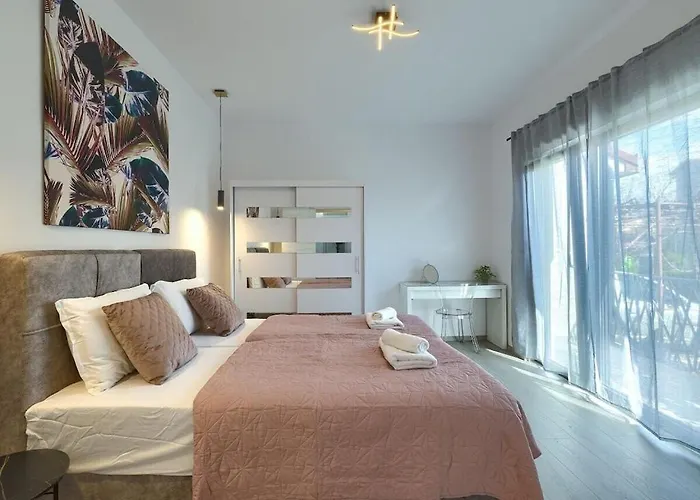 In With Swimming Pool