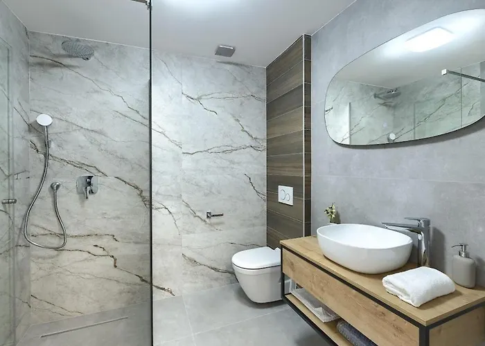 Villa In Pula With Swimming Pool *