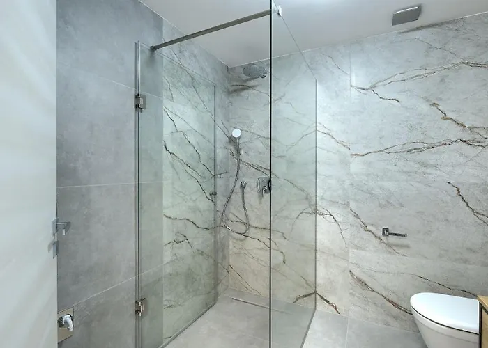 Villa In Pula With Swimming Pool *