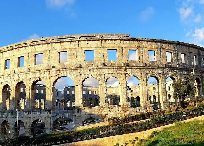 In Pula With Swimming Pool Villa Pula