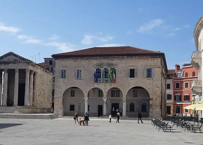 Villa In Pula With Swimming Pool Pula