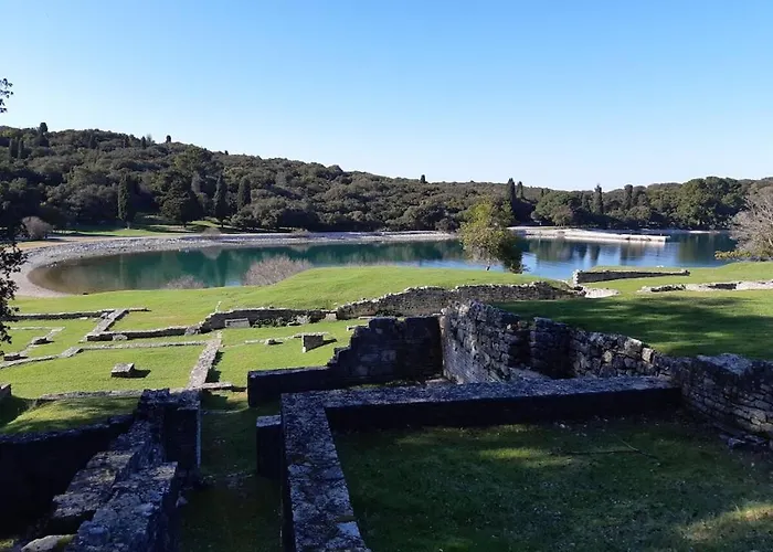 In Pula With Swimming Pool Pula