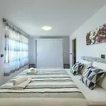 In With Swimming Pool Villa Pula