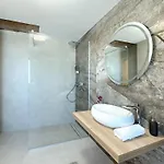 In With Swimming Pool Villa *