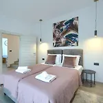In With Swimming Pool Villa Pula