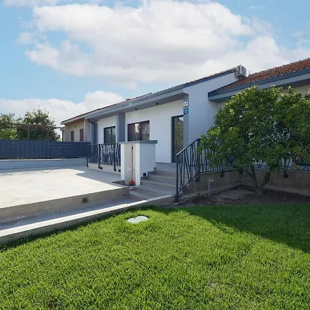 In Pula With Swimming Pool Willa *