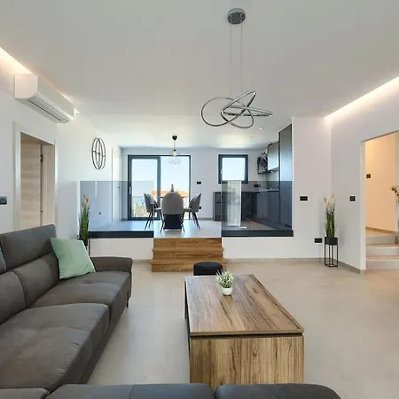 In Pula With Swimming Pool *