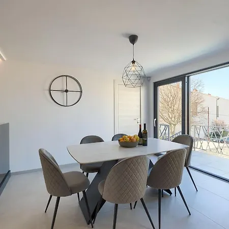 In Pula With Swimming Pool * Pula