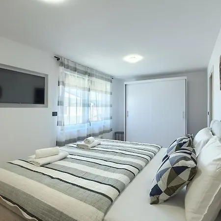 In Pula With Swimming Pool Pula