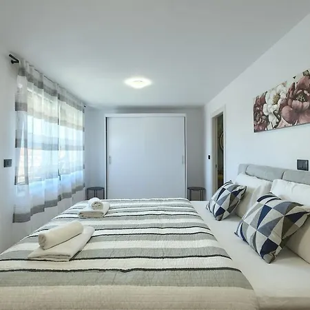 In Pula With Swimming Pool Willa Pula