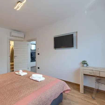 In Pula With Swimming Pool *