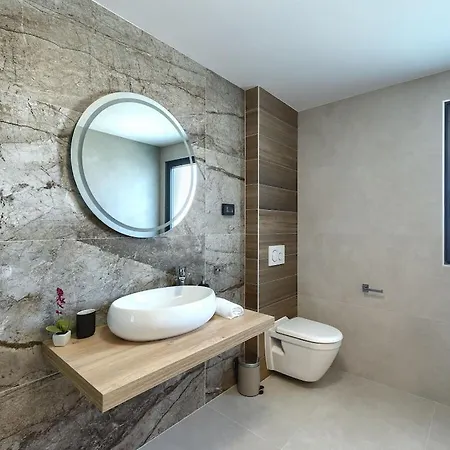 In Pula With Swimming Pool Willa