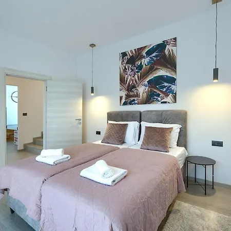 In Pula With Swimming Pool Willa Pula