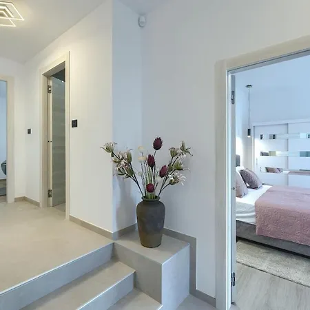 In Pula With Swimming Pool Willa Pula