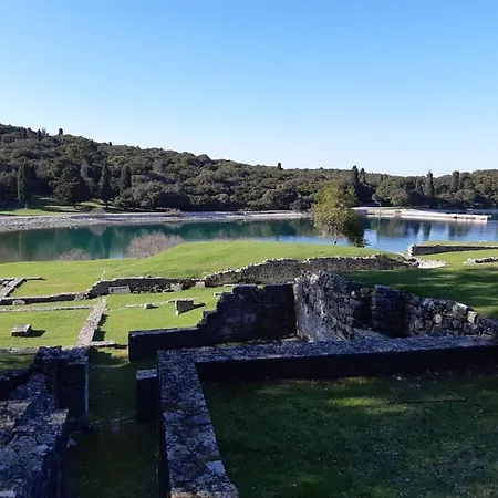 In Pula With Swimming Pool Pula