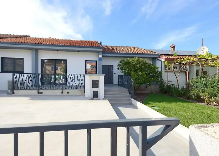 In Pula With Swimming Pool Вилла *