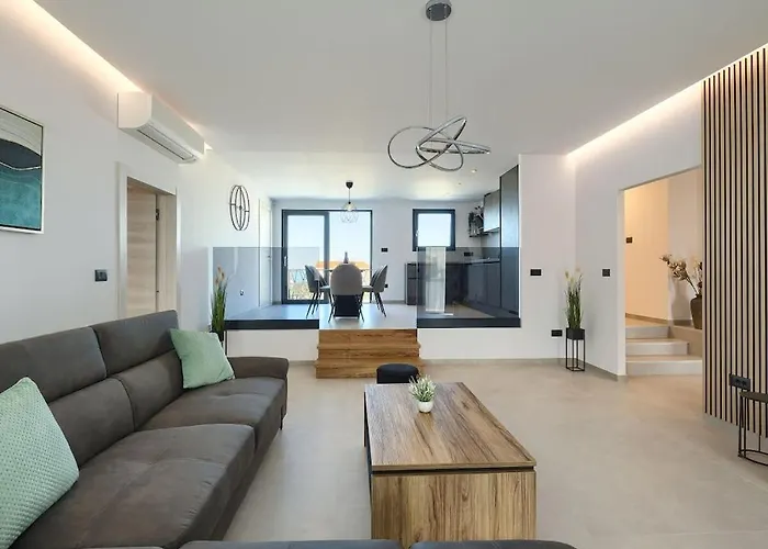 In Pula With Swimming Pool *