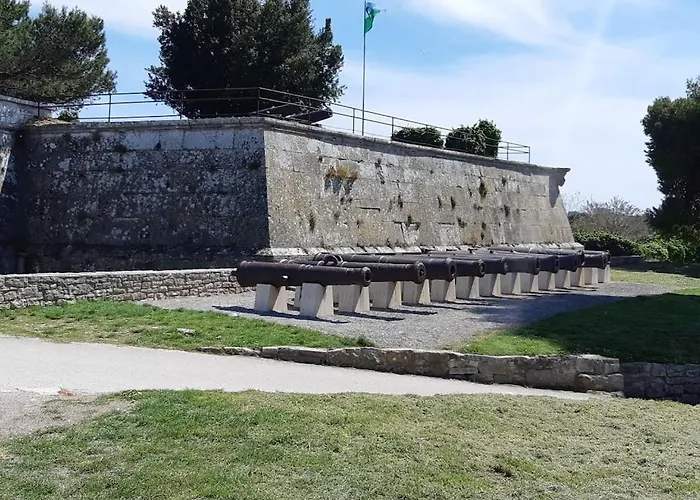 Вилла In Pula With Swimming Pool
