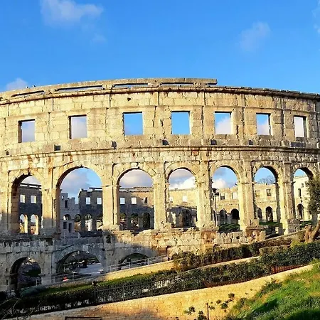 In With Swimming Pool Villa Pula