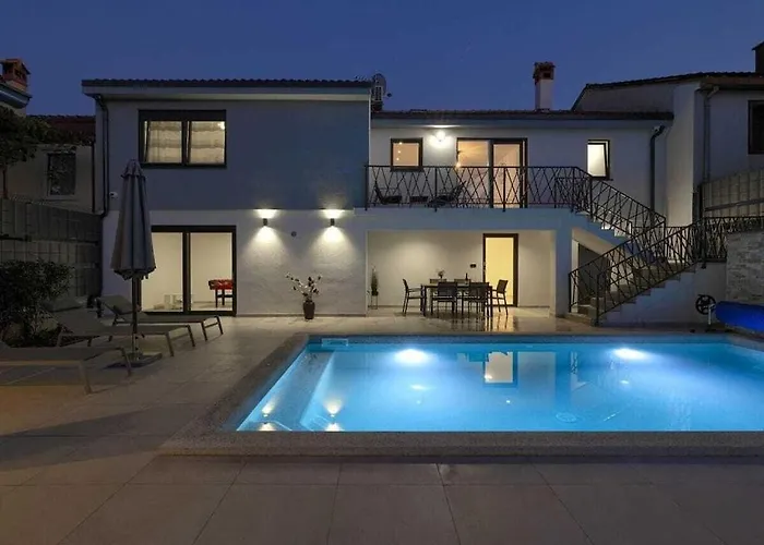 Villa In With Swimming Pool *