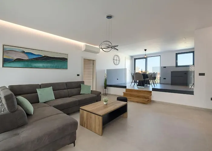 Villa In With Swimming Pool