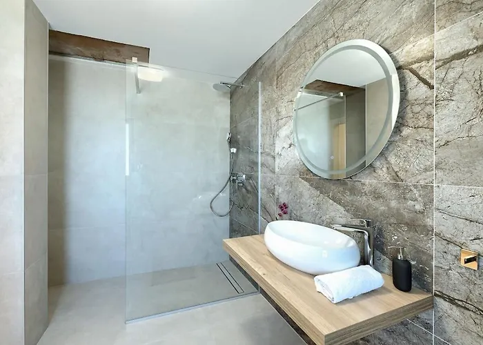 In With Swimming Pool Villa *